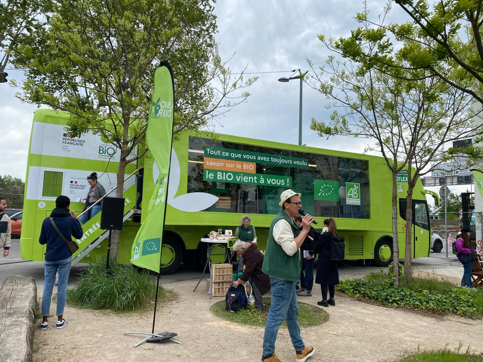 Le Bus BIO TOUR live en tournée à Lyon ©Atik